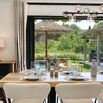 Luxury La Pinede In アパート