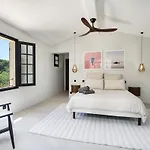 Luxury La Pinede In *